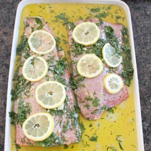 Cách làm cá hồi nướng chanh