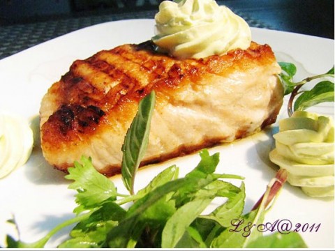 Cá hồi nướng sốt bơ chanh