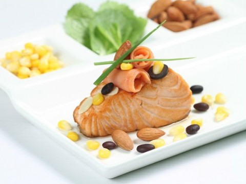 Cá hồi nướng trộn hạnh nhân