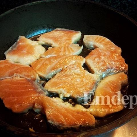 Cách làm cá hồi sốt bơ cam