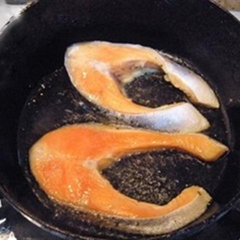 Cách làm cá hồi sốt cà chua