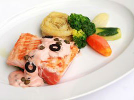 Cá hồi sốt nụ bạch hoa