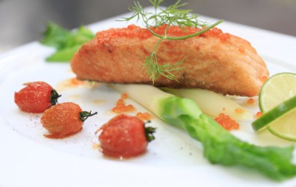 Cá hồi sốt trứng caviar