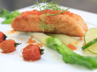 Cá hồi sốt trứng caviar