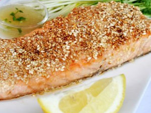 Cá hồi tẩm mè áp chảo