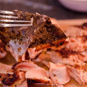 Cách làm cá hồi xào đậu cove và cà chua