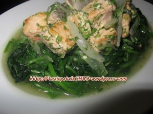 Cá hồi xào rau bó xôi sốt yogurt