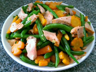 Cá hồi xào rau củ bổ dưỡng