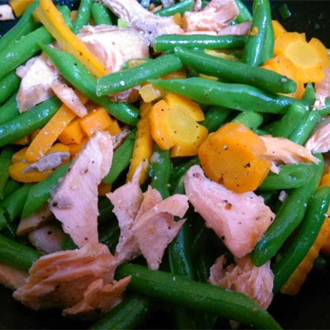 Cách làm cá hồi xào rau củ