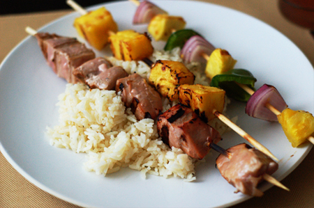 Cá hồi xiên nướng kèm rau củ