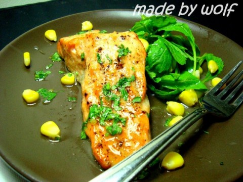 Cá hồi xông khói sốt ngò cay