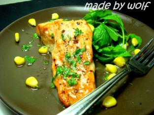 Cá hồi xông khói sốt ngò cay