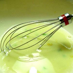 Cách làm cá hồi xông khói sốt ngò