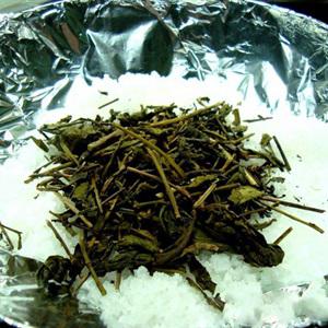 Cách làm cá hồi xông khói sốt ngò