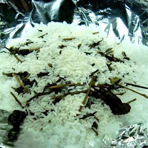 Cách làm cá hồi xông khói sốt ngò