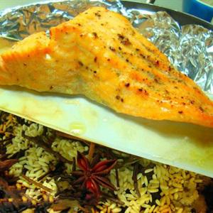 Cách làm cá hồi xông khói sốt ngò