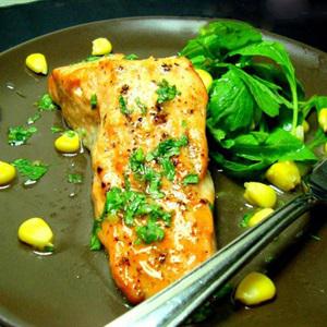 Cách làm cá hồi xông khói sốt ngò