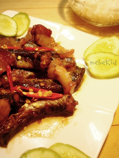 Cá kèo kho tiêu với thịt ba rọi