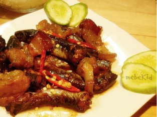 Cá kèo kho tiêu với thịt ba rọi