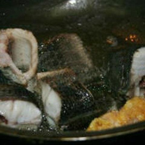 Cách làm cá kho chuối xanh