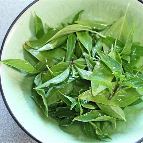 Cách làm cá kho húng quế