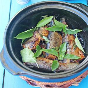 Cách làm cá kho húng quế