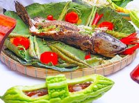 Cá lóc nướng cuốn đọt sen non