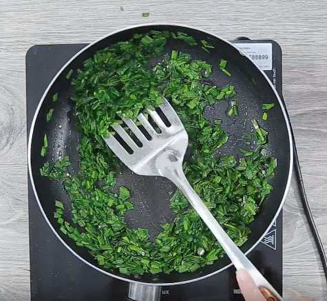 Cả mùa đông bỗng chốc thu bé vừa bằng đĩa ngao xào cay nóng hổi, thơm nức