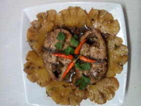 Cá ngừ kho nước dừa và thơm