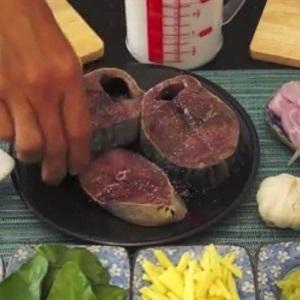 Cách làm cá ngừ om nước cốt dừa