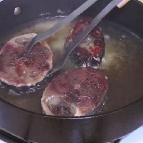 Cách làm cá ngừ om nước cốt dừa