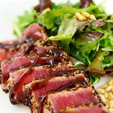 Cách làm cá ngừ tẩm mè áp chảo