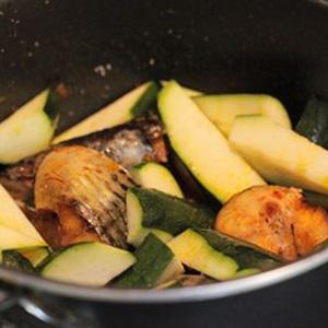 Cách làm cá nục kho bí ngòi