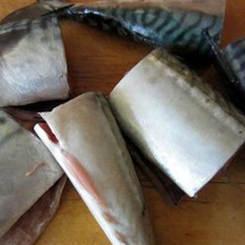 Cách làm cá nục kho cà chua và dứa