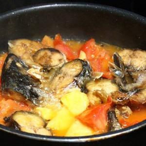 Cách làm cá nục kho cà chua và dứa