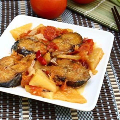 Cách làm cá nục kho cà chua và dứa