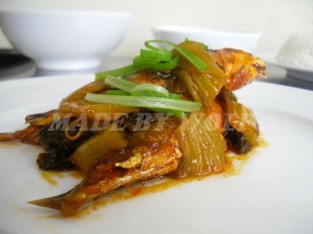 Cá nục kho cải chua xí muội