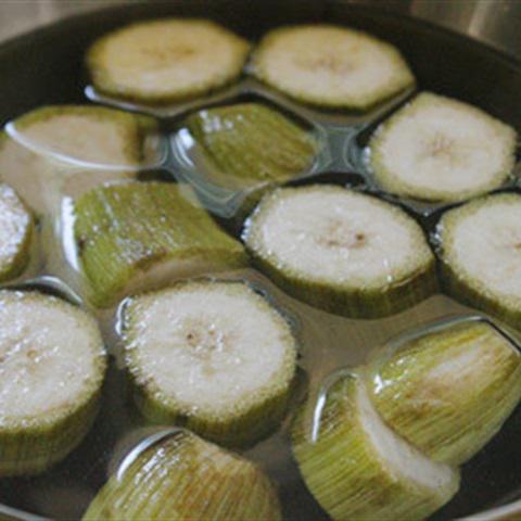 Cách làm cá nục kho chuối xanh