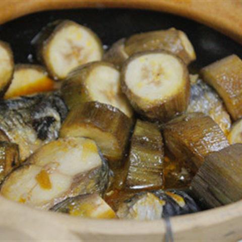 Cách làm cá nục kho chuối xanh