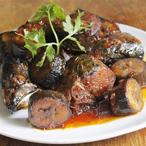 Cách làm cá nục kho chuối xanh