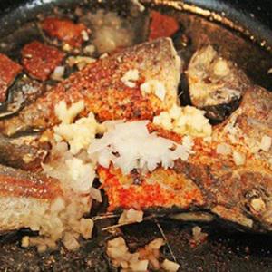 Cách làm cá nục kho dưa cải