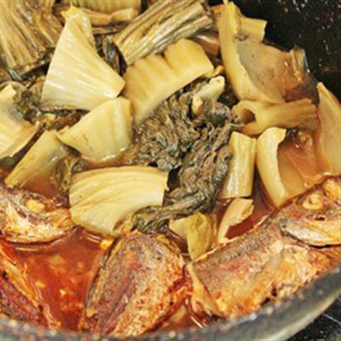 Cách làm cá nục kho dưa cải