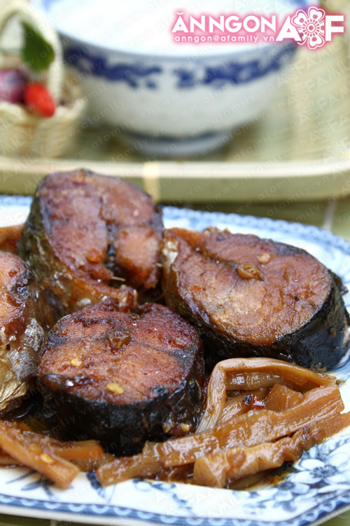 Cá nục kho măng