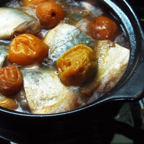 Cách làm cá nục kho mơ muối
