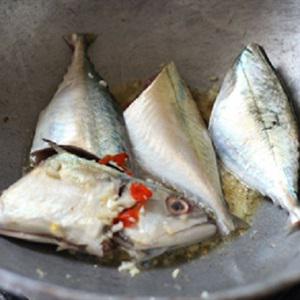 Cách làm cá nục kho tỏi ớt
