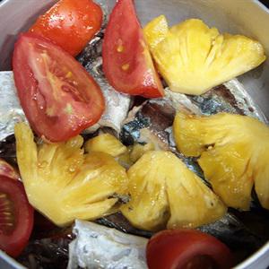 Cách làm cá nục kho trái thơm