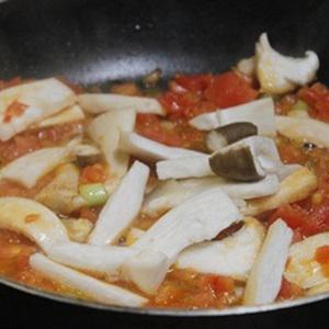 Cách làm cá om nấm và cà chua