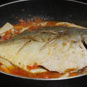Cách làm cá om nấm và cà chua