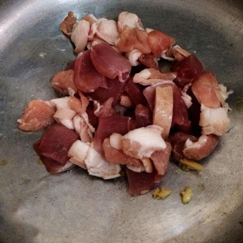 Cách làm cà om thịt ba chỉ