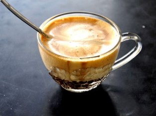 Cà-phê trứng xóa tan mệt mỏi